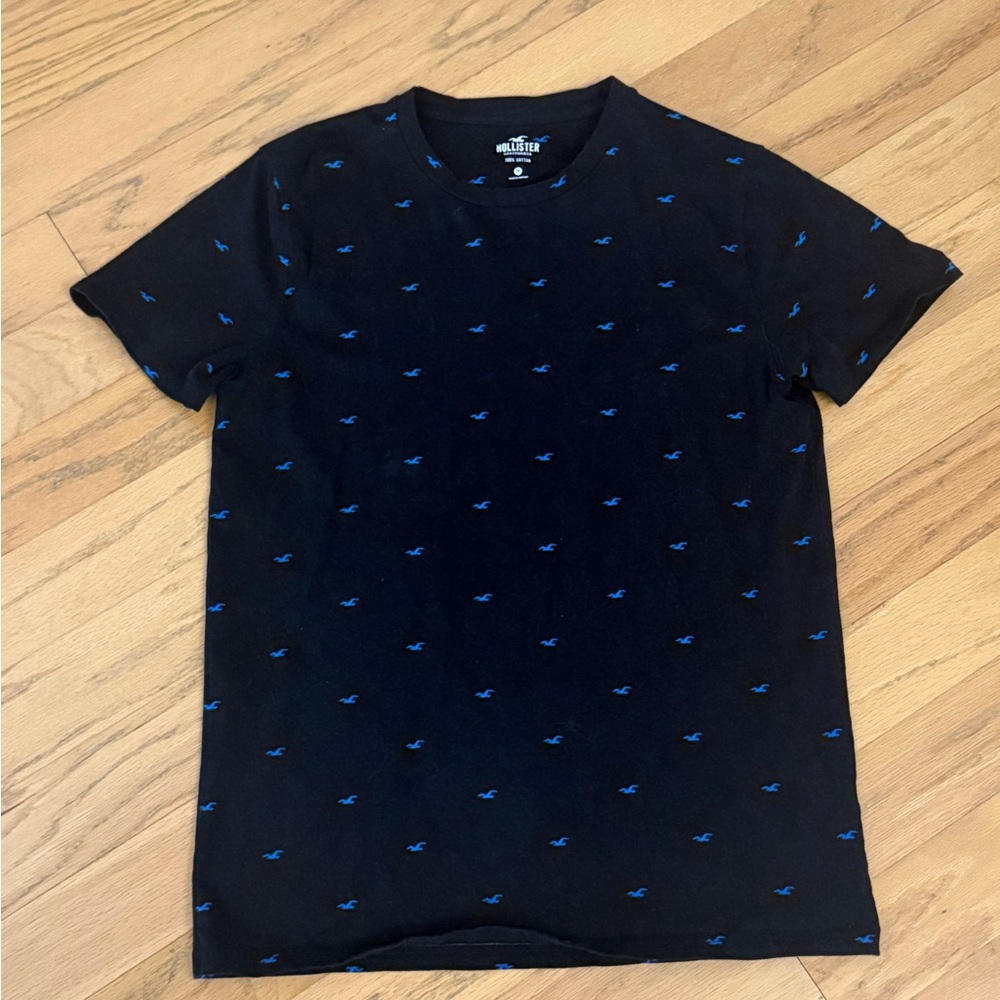 Hollister Black and Blue Short Sleeve Tee Mens Medium